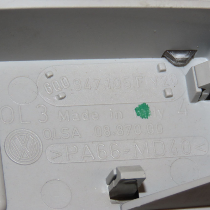 Plafonnier occasion VOLKSWAGEN POLO IV Phase 2 05-2005->09-2009 1.2 60ch 6Q0947105MY20 3