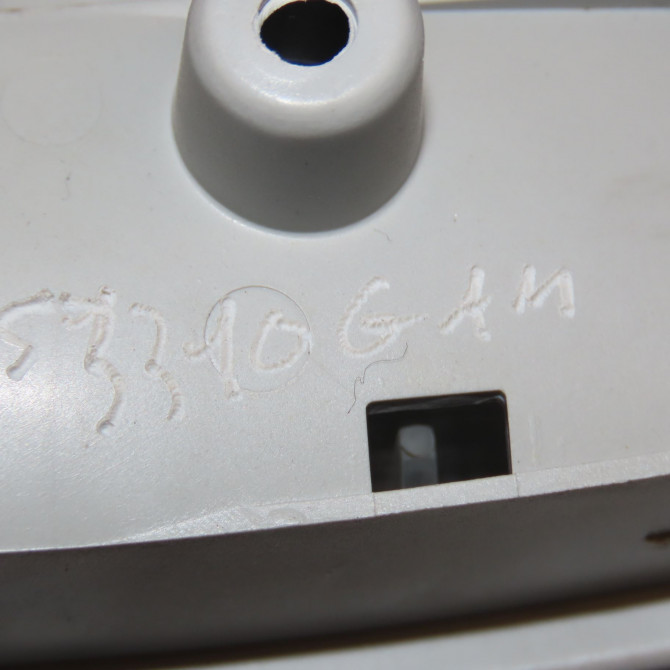 Plafonnier occasion VOLKSWAGEN POLO IV Phase 2 05-2005->09-2009 1.2 60ch 6Q0947105MY20 4