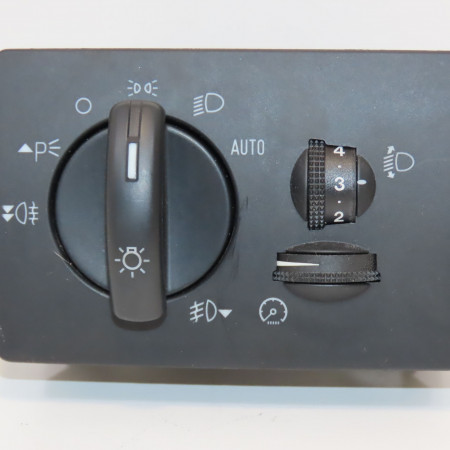 Interrupteur commande de phares occasion FORD FOCUS II Phase 1 04-1995->04-1999 1.8 TDCI 115ch 1362588