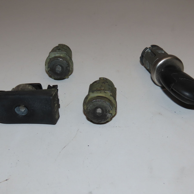 Kit serrures + antivol occasion FORD FIESTA V Phase 1 09-2002->10-2005 1.4i 4364123 1