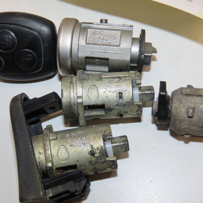 Kit serrures + antivol occasion FORD FIESTA V Phase 1 09-2002->10-2005 1.4i 4364123 3