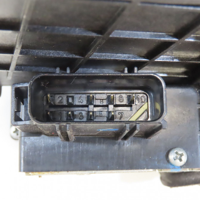 Serrure porte avd occasion FORD FIESTA V Phase 1 09-2002->10-2005 1.4i 1372462 4