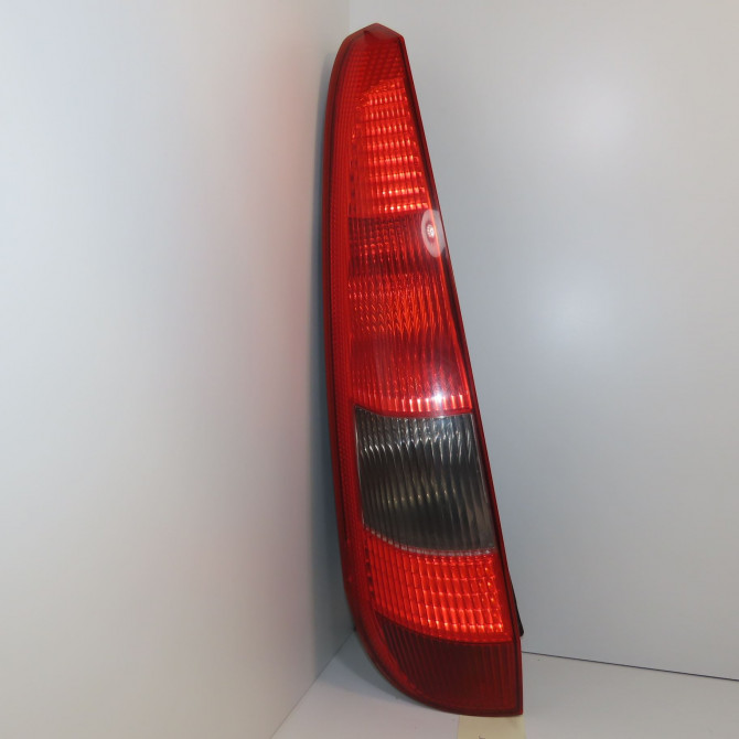 Feu arrière gauche occasion FORD FIESTA V Phase 1 09-2002->10-2005 1.4i 1324578 1