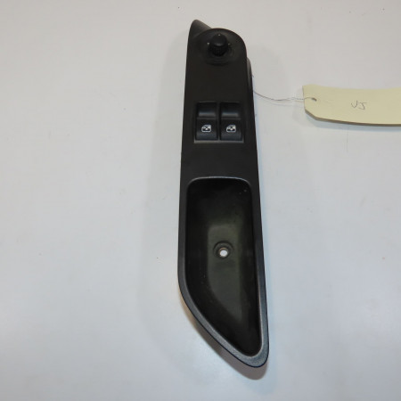 <span class="tt">Commande lève-glace porte avant gauche occasion  </span><span class="designation"> </span>