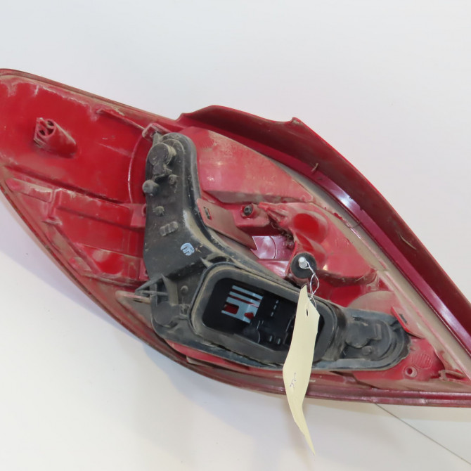 Feu arrière droit occasion PEUGEOT 207 Phase 1 04-2006->06-2013 1.6 HDI 8v 92ch 6351HQ 2
