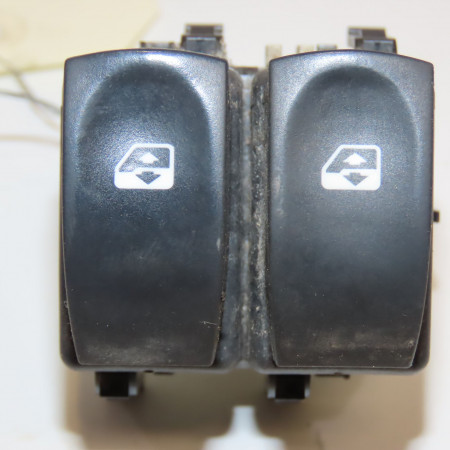 Commande lève-glace porte avant gauche occasion RENAULT CLIO III Phase 2 03-2009->12-2014 1.5 DCI 75ch 8200214943
