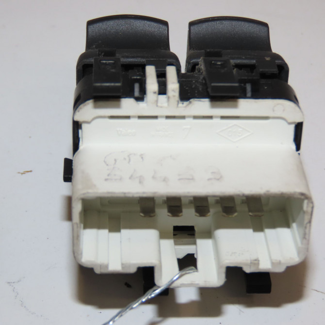 Commande lève-glace porte avant gauche occasion RENAULT CLIO III Phase 2 03-2009->12-2014 1.5 DCI 75ch 8200214943 2