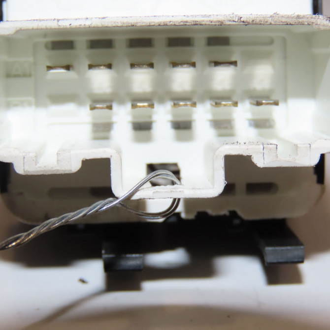 Commande lève-glace porte avant gauche occasion RENAULT CLIO III Phase 2 03-2009->12-2014 1.5 DCI 75ch 8200214943 3