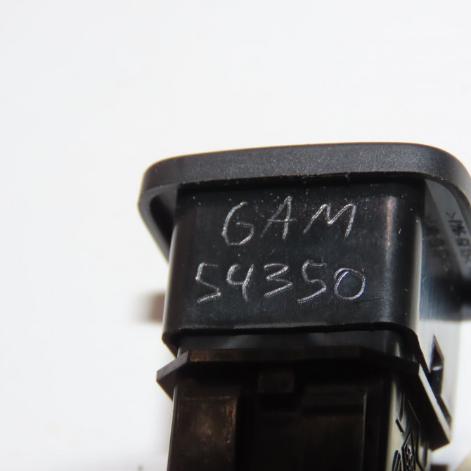 Bouton de warning occasion RENAULT KADJAR Phase 1 06-2015->... 1.2 TCE 130ch 252900624R 4