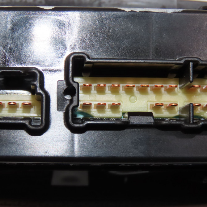 Commande lève-glace porte avant gauche occasion RENAULT KADJAR Phase 1 06-2015->... 1.2 TCE 130ch 254011766R 3