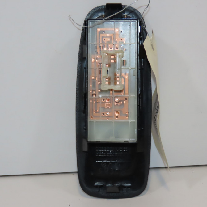 Commande lève-glace porte avant droite occasion RENAULT KADJAR Phase 1 06-2015->... 1.2 TCE 130ch 254116595R 2