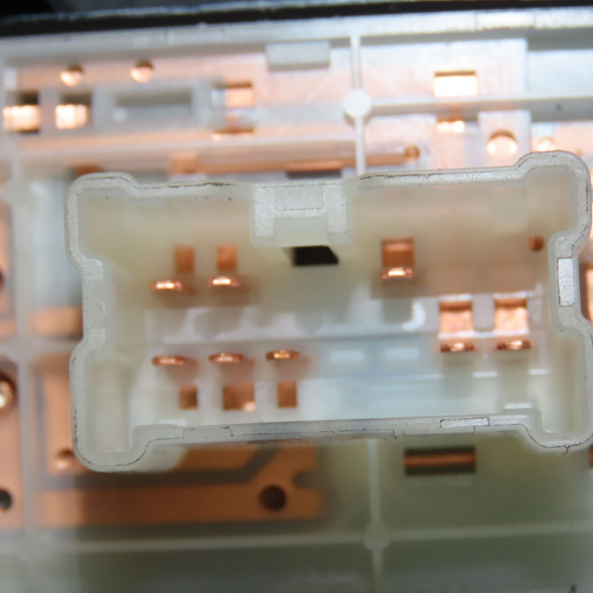 Commande lève-glace porte avant droite occasion RENAULT KADJAR Phase 1 06-2015->... 1.2 TCE 130ch 254116595R 3