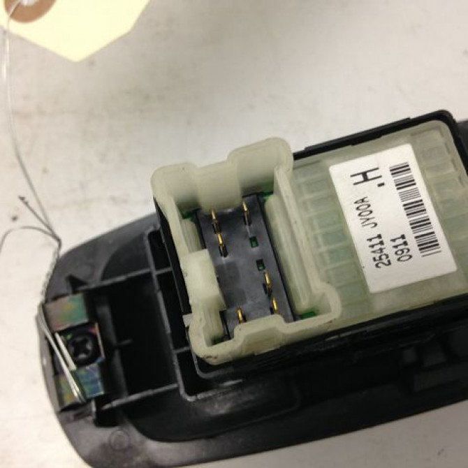 Commande lève-glace porte avant droite occasion RENAULT KOLEOS I Phase 1 06-2008->12-2011 2.0 DCI 150ch 3