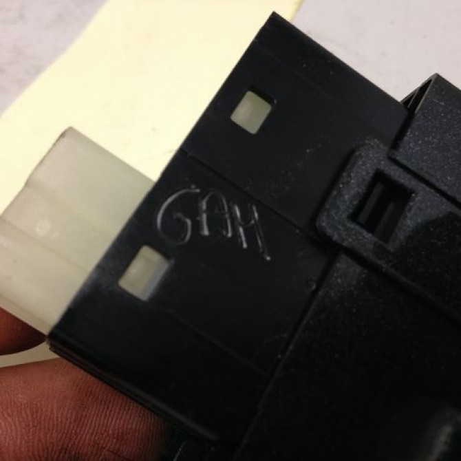 Commande lève-glace porte avant droite occasion RENAULT KOLEOS I Phase 1 06-2008->12-2011 2.0 DCI 150ch 4