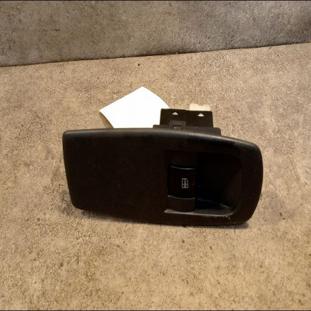 Commande lève-glace porte avant droite occasion RENAULT KOLEOS I Phase 1 06-2008->12-2011 2.0 DCI 16v 150ch