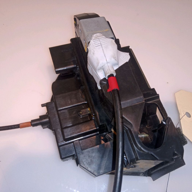 Serrure porte ard occasion NISSAN QASHQAI II Phase 1 02-2014->... 825004EA2A 2