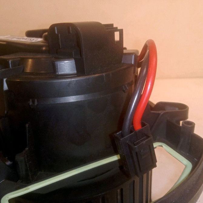 Ventilateur de chauffage occasion RENAULT SCENIC IV Phase 1 04-1995->04-1999 1.6 DCI 130ch 272109102R 3