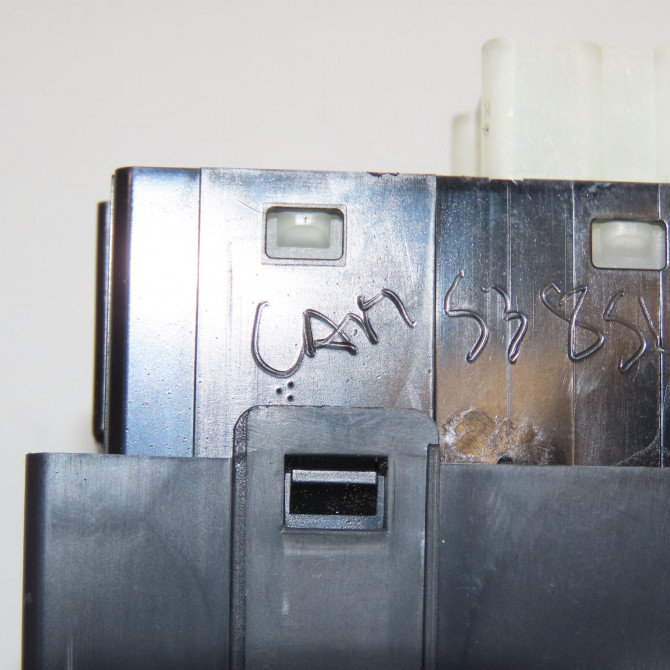 Commande lève-glace porte avant droite occasion RENAULT KOLEOS I Phase 1 06-2008->12-2011 2.0 DCI 150ch 4