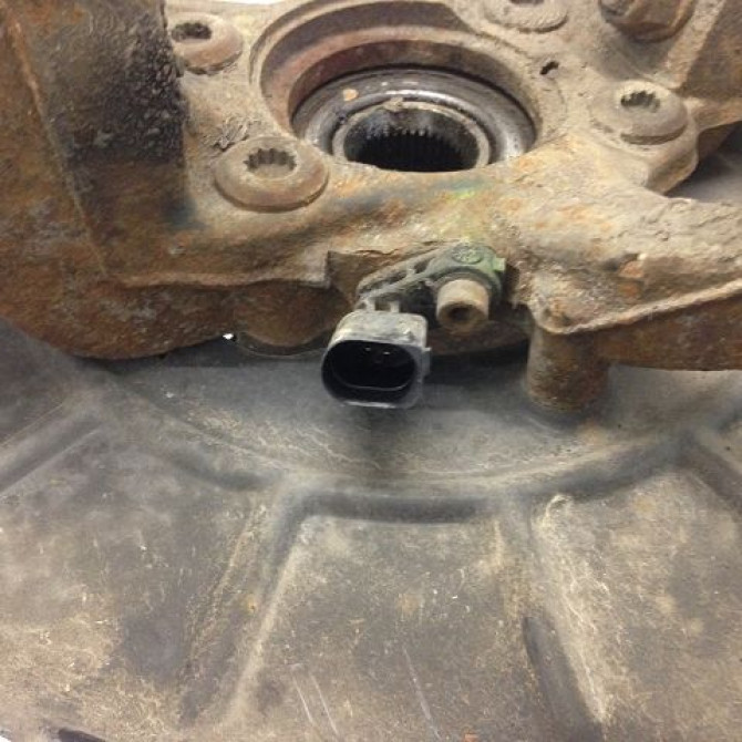 Moyeu avg occasion VOLKSWAGEN TOURAN I Phase 1 03-2003->12-2006 2.0 TDI 136ch 5K0498621 3