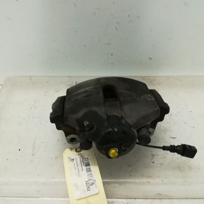 Etrier de frein avant gauche occasion VOLKSWAGEN TOURAN I Phase 1 03-2003->12-2006 1K0615123E 1