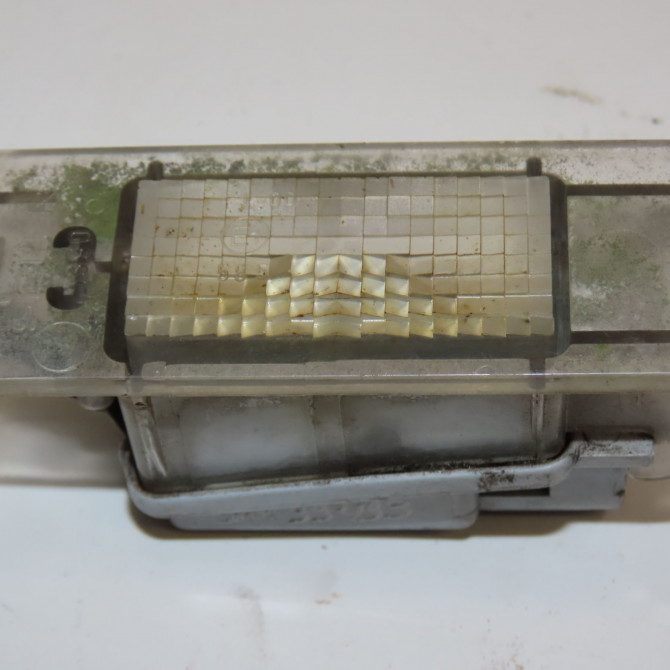 Eclaireur plaque de police g occasion RENAULT MEGANE II Phase 1 09-2003->12-2005 1.9 DCI 120ch 7700796163 1