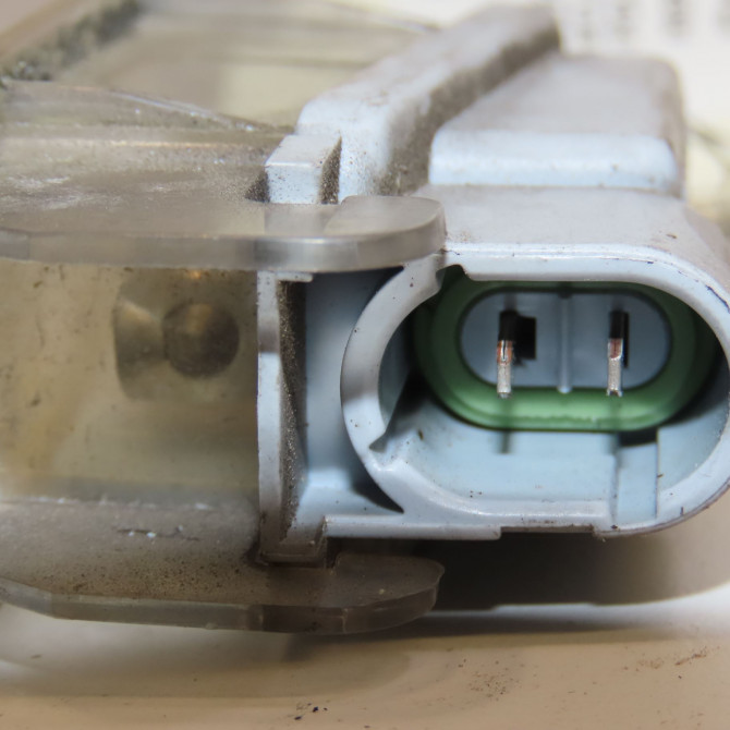 Eclaireur plaque de police g occasion RENAULT MEGANE II Phase 1 09-2003->12-2005 1.9 DCI 120ch 7700796163 3