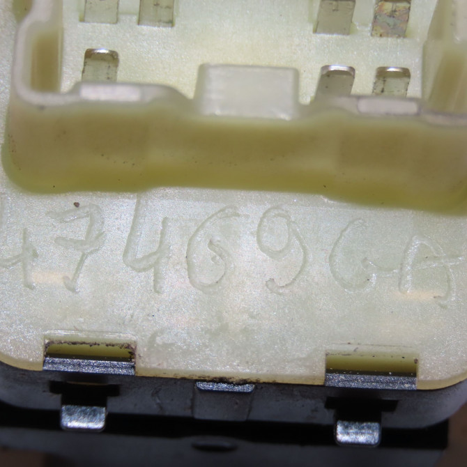 Commande lève-glace porte avant gauche occasion RENAULT CLIO IV Phase 2 08-2016->... 0.9i TCE 254118044R 3