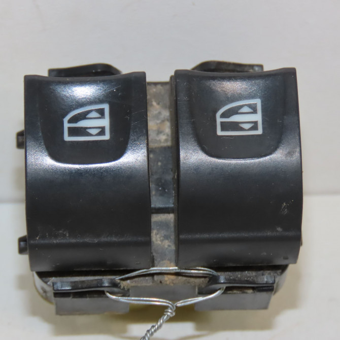 Commande lève-glace porte avant gauche occasion RENAULT CLIO IV Phase 1 07-2012->... 0.9 TCE 90ch 1