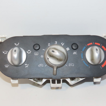Commande de chauffage occasion RENAULT TWINGO II Phase 1 06-2007->11-2011 1.5 DCI 65ch 7701067954