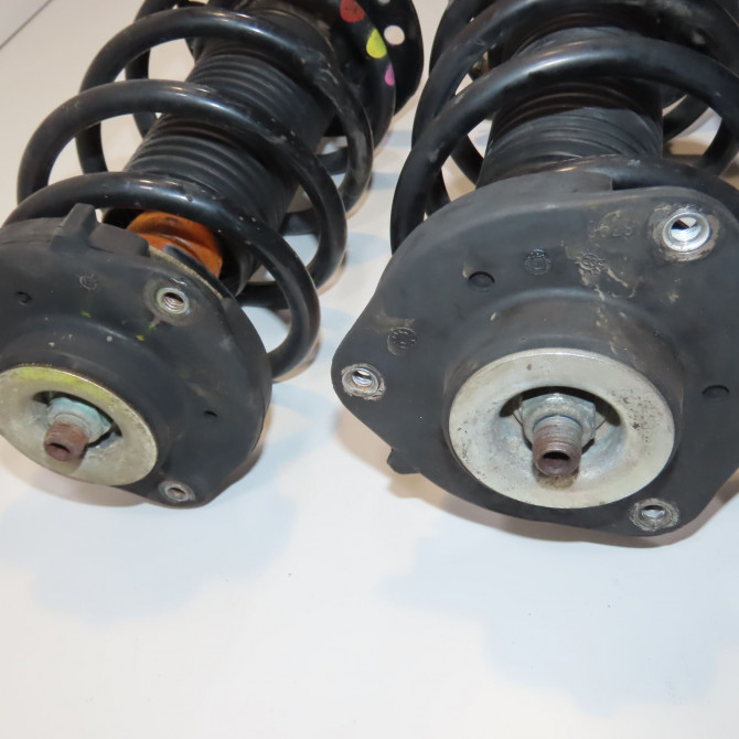 Amortisseur avant droit occasion VOLKSWAGEN TOURAN II Phase 1 09-2010->12-2015 1T0413031GQ 2