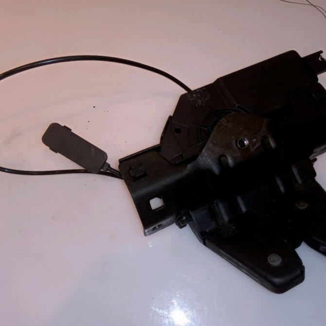 Serrure hayon occasion B.M.W. SERIE 1 I Phase 1 05-2004->12-2006 120d 51247840617 2