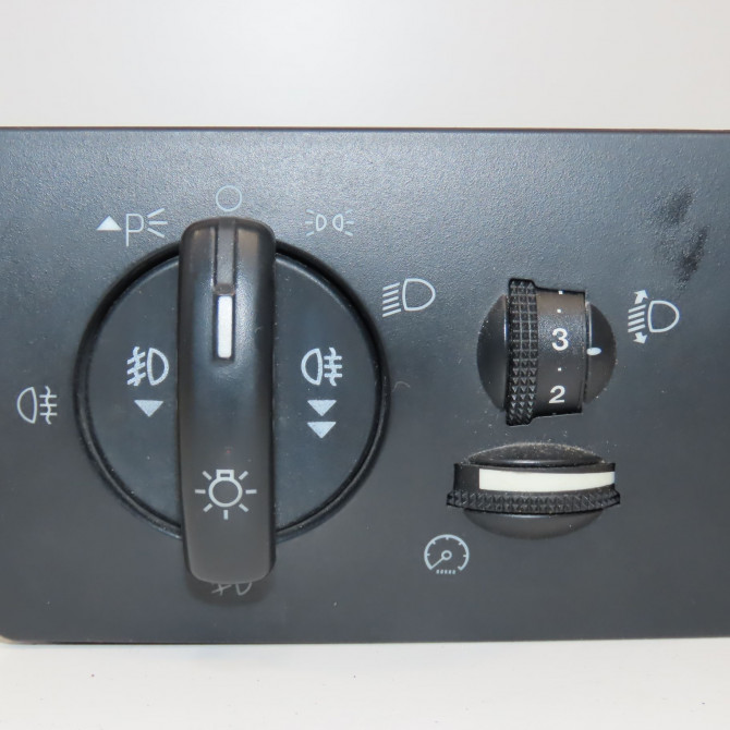 Interrupteur commande de phares occasion FORD CMAX I Phase 1 09-2003->03-2007 2.0 TDCI 135ch 1321030 1