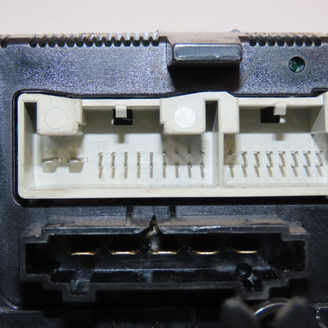 Commande de chauffage occasion AUDI A3 II Phase 2 06-2008->07-2012 1.6 TDi 105ch 8P0820047D 3