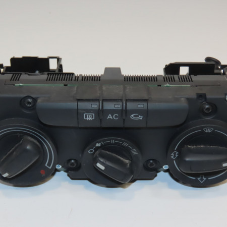 Commande de chauffage occasion AUDI A3 II Phase 2 06-2008->07-2012 1.6 TDi 105ch 8P0820047D