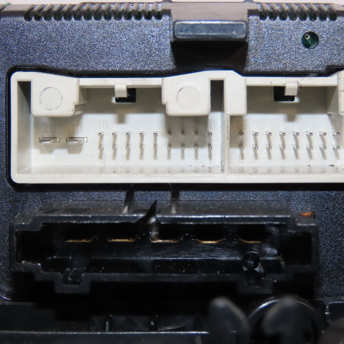 Commande de chauffage occasion AUDI A3 II Phase 2 06-2008->07-2012 1.6 TDi 105ch 8P0820047D 3