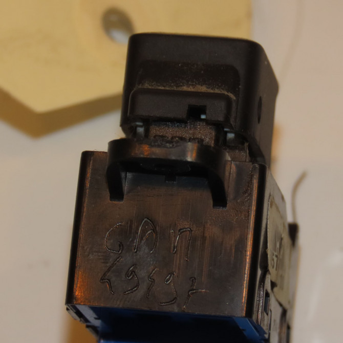 Commande lève-glace porte avant droite occasion KIA RIO III Phase 1 06-2011->... 1.2i 85ch 935751W010 3