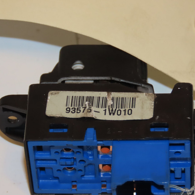 Commande lève-glace porte avant droite occasion KIA RIO III Phase 1 06-2011->... 1.2i 85ch 935751W010 4