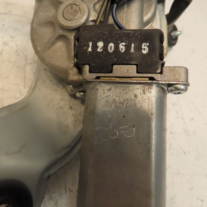 Moteur essuie-glace arrière occasion KIA RIO III Phase 1 06-2011->... 1.1 CRDI 75ch 987001W000 3