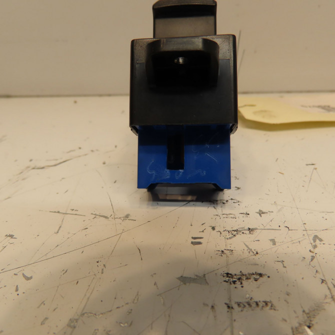 Commande lève-glace porte avant droite occasion KIA RIO III Phase 1 06-2011->... 1.1 CRDI 75ch 935751W010 3