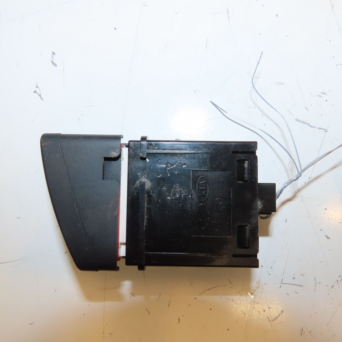 Bouton de warning occasion KIA RIO III Phase 1 06-2011->... 1.1 CRDI 75ch 937901W000 3