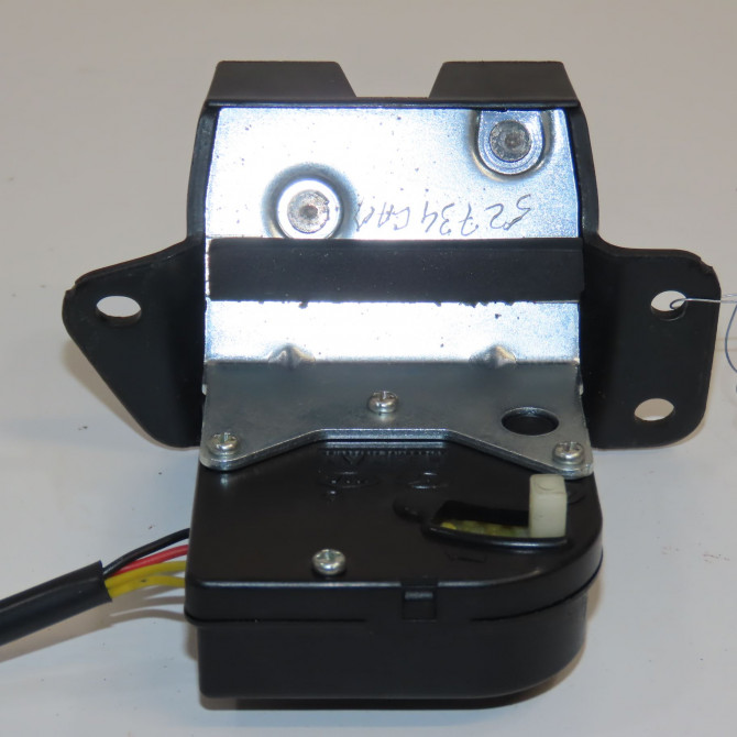 Serrure hayon occasion KIA RIO III Phase 1 04-1995->04-1999 1.2i 85ch 812301W210 2