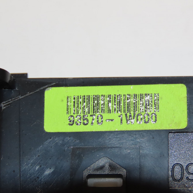 Commande lève-glace porte avant gauche occasion KIA RIO III Phase 1 06-2011->... 1.2i 85ch 935701W000 4