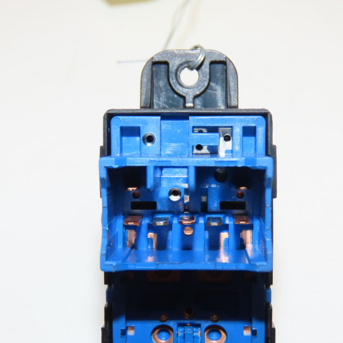 Commande lève-glace porte avant droite occasion KIA RIO III Phase 1 06-2011->... 1.2i 85ch 935751W010 3