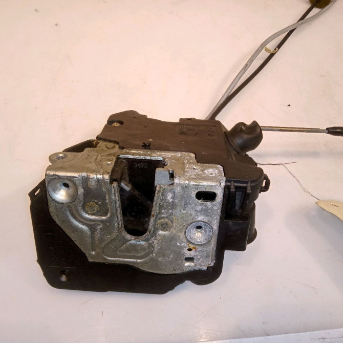 Serrure porte avd occasion MERCEDES CLASSE C COUPE SPORT II Phase 1 03-2001->03-2004 2037200835 3