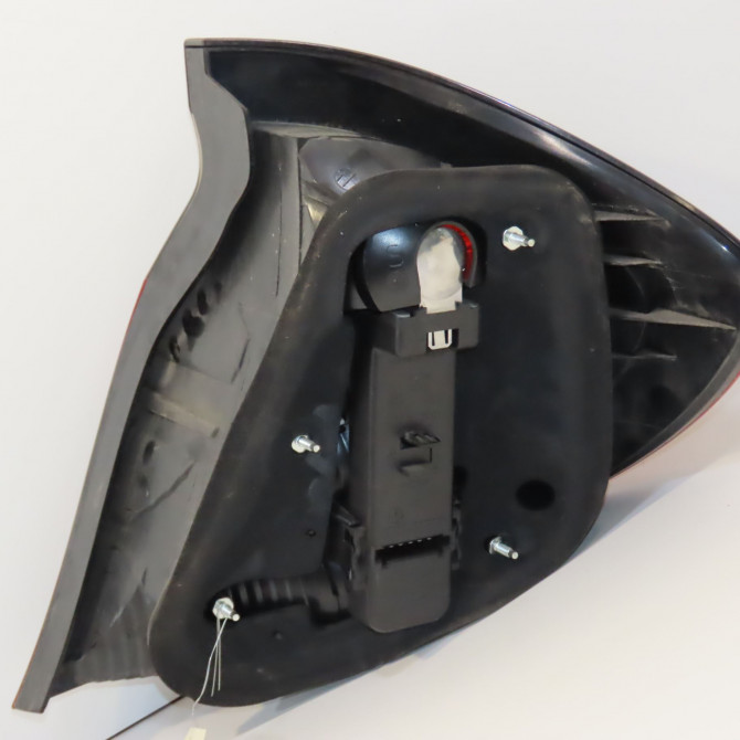 Feu arrière gauche occasion  2038202564 2