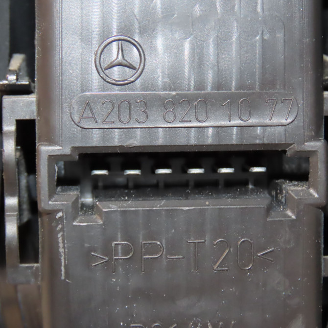 Feu arrière gauche occasion  2038202564 3