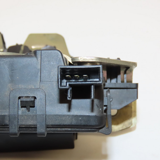 Serrure hayon occasion OPEL ZAFIRA II Phase 2 01-2008->12-2014 1.9 CDTI 120ch 13188851 3