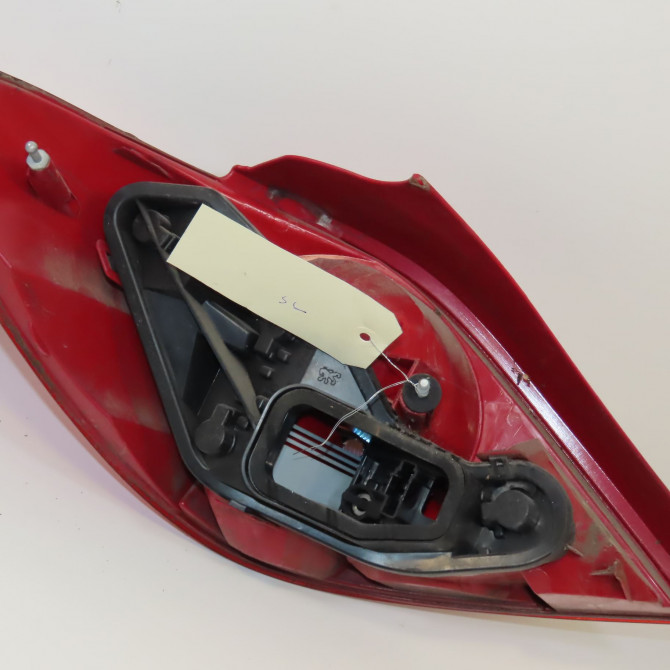Feu arrière droit occasion PEUGEOT 207 Phase 1 04-2006->06-2013 1.6 HDI 16v 90ch 6351Y7 2