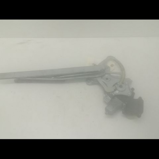 Mecanisme+moteur leve-glace avg occasion TOYOTA YARIS II Phase 1 12-2005->11-2009 1.3 VVT-i 698200D041 2