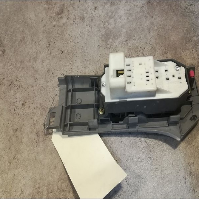 Commande lève-glace porte avant gauche occasion TOYOTA YARIS II Phase 1 12-2005->11-2009 1.0 VVTI 848200D100 2